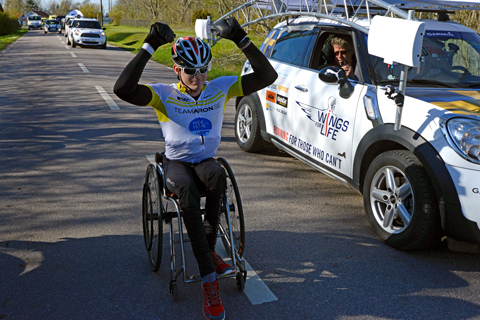Wings for Life World Run: Aron Anderson knäckte elitlöparna i en standardrullstol