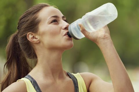 Så får du enklast med dig vätska under löpturen