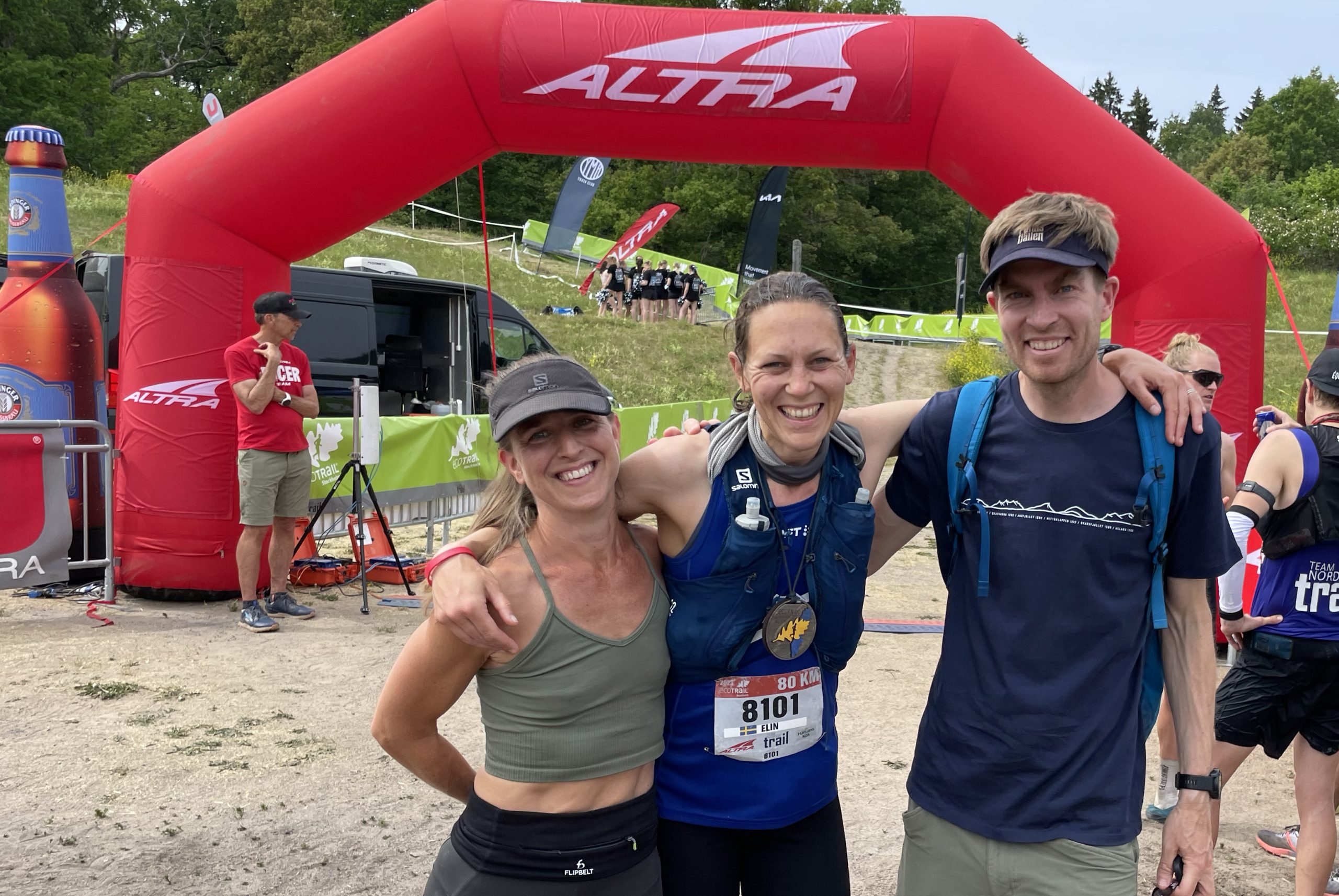 Elin Hartelius med sitt support-team.